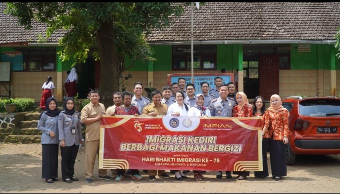 Sambut Hari Bhakti Imigrasi ke 75, Imigrasi Kediri Bagikan Ratusan Makanan Bergizi Gratis