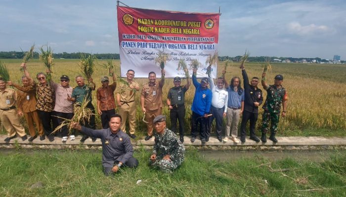 Forum Kader Bela Negara Gelar Panen Padi Terapan Organik Bela Negara Bersama Kemenhan RI dan Dinas Pertanian di Kabupaten Sukoharjo