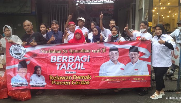 Bulan Suci Ramadan, ErJi Demak Pancen Cerdas Surabaya Berbagi Takjil dan Buka Puasa Bersama