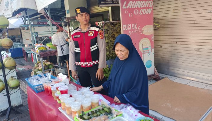 Polresta Denpasar Gelar Patroli di Tempat Penjualan Takjil Selama Bulan Ramadan