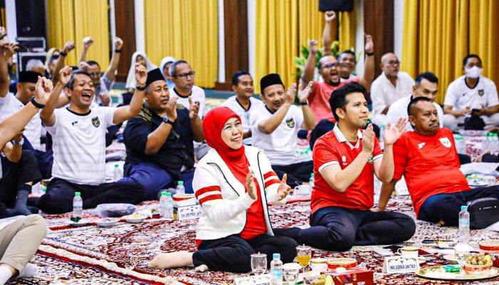 Gubernur Jatim Perkuat Sinergi Pers dengan Nobar Timnas