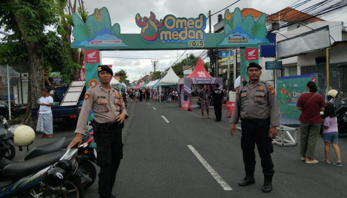 Perkokoh Tradisi Leluhur, Polsek Denpasar Selatan Amankan Jalannya Sesetan Heritage Omed-Omedan Festival 2025