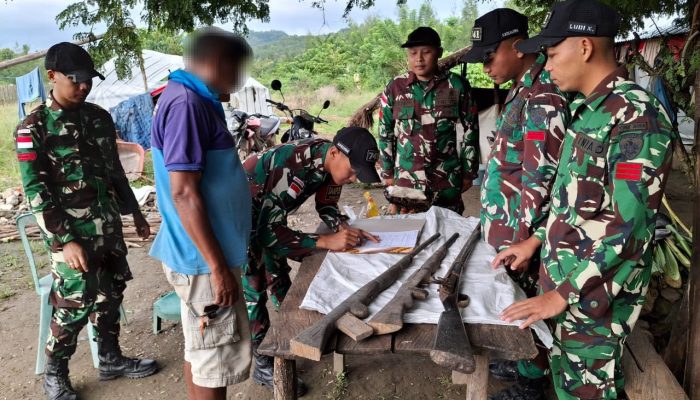 Paruh Penugasan Satgas Yonif 741/GN Pos Fatubesi Kembali Dapatkan Tiga Pucuk Senjata di Daerah Perbatasan