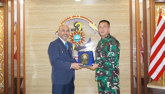 Perkuat Sinergi Pendidikan dan Pengembangan SDM, Rektor UHT Surabaya Lakukan Courtesy Call ke Dankodiklatal