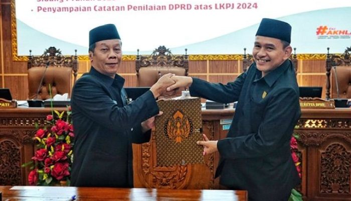Wakil Bupati Magelang Serahkan 5 Raperda kepada DPRD