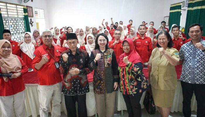 Mbak Cicha Perjuangkan Kesejahteraan Guru SMA Dharma Wanita dalam Rencana Integrasi ke Sekolah Rakyat