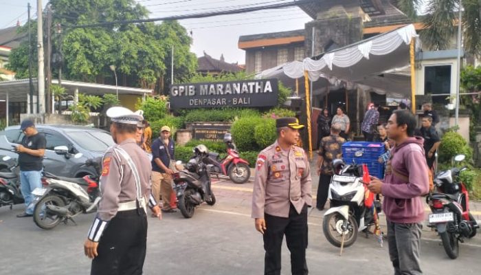 Kapolsek Dentim Tinjau Pengamanan Ibadah Jumat Agung di Gereja-Gereja Wilayah Denpasar Timur