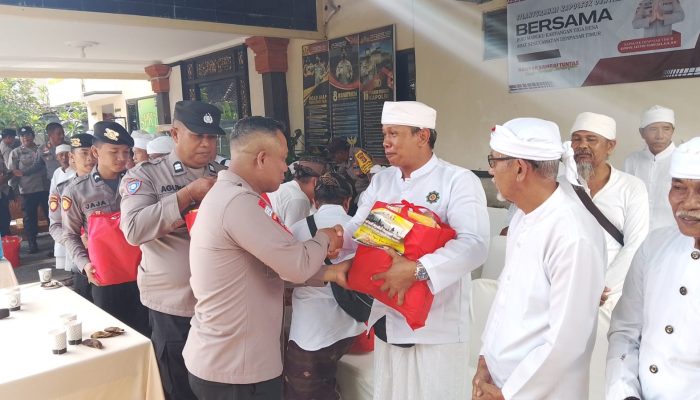 Sambut Galungan dan Kuningan, Kapolsek Dentim Gelar Silahturahmi dengan Jero Mangku Khayangan Tiga Desa Adat Se-Kecamatan Dentim