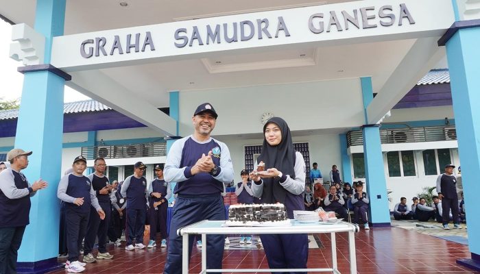 Rektor UHT Surabaya Pimpin Olahraga Bersama dan Rayakan HUT Pegawai
