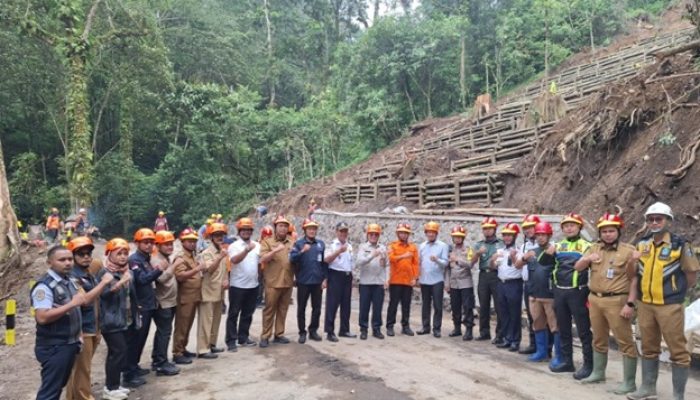 Usai Dievaluasi, Jalur Longsor Pacet-Cangar Dibuka Terbatas Rabu Besok