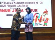 Mbak Wali Raih Penghargaan Tokoh Muda Pemberdaya Masyarakat