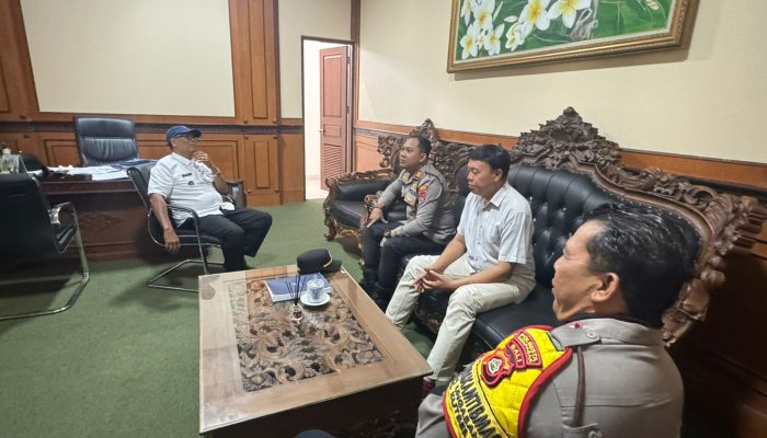 Kapolsek Kuta Selatan Sambangi Desa Adat Ungasan, Bahas Peningkatan Keamanan dan Penerangan Jalan