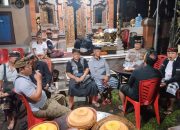 Bhabinkamtibmas Desa Kediri Bersama Staf Desa Melayat ke Rumah Almarhum Ni Ketut Sulastri