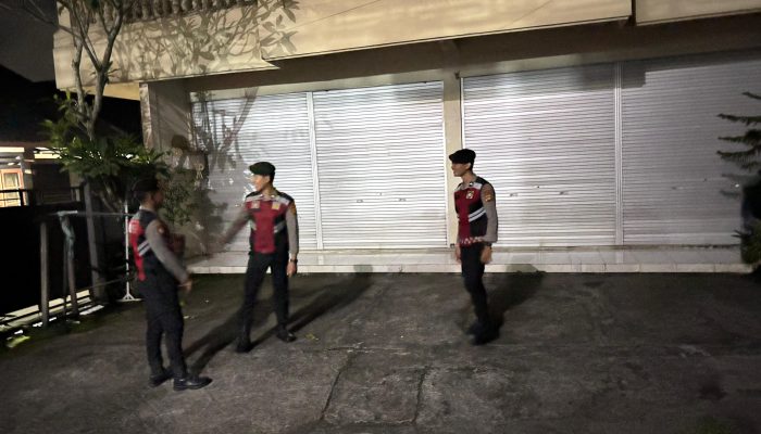 Sat Samapta Polres Tabanan Gelar Patroli Subuh Jalan Kaki, Cegah Gangguan Kamtibmas di Permukiman dan Pertokoan