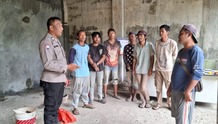 Bhabinkamtibmas Desa Marga Sambangi Warga Desa Binaan