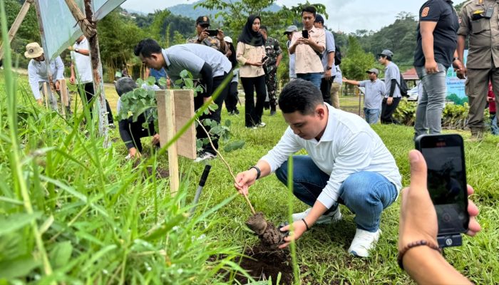 Aksi Tanam 2.000 Pohon, Pemkab Mojokerto Apresiasi Program CSR PT. SAI