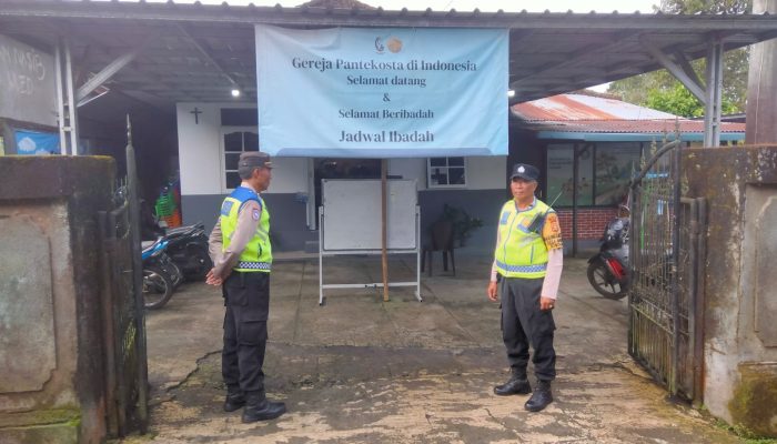 Polsek Baturiti Lakukan Pengamanan Misa Minggu Umat Kristen