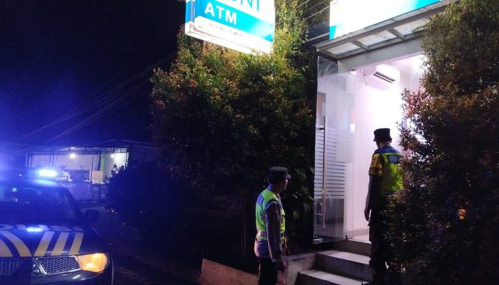 Antisipasi Gangguan Kamtibmas Polsek Penebel Patroli Malam Hari