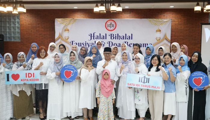 Gus Qowim Beri Tausiyah Pada Halal Bihalal IDI Kota Kediri