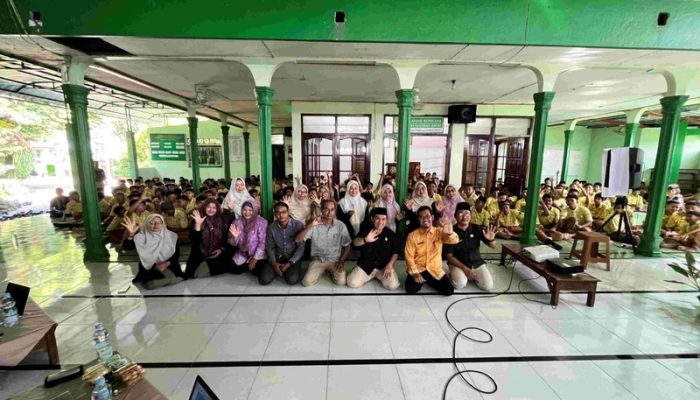 Sosialisasi dan Edukasi Keamanan Informasi di MTsN 5 Ngawi