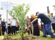Gubernur Khofifah Tanam Pohon Maja di IKN, Simbol Menuju Jatim Gerbang Baru Nusantara