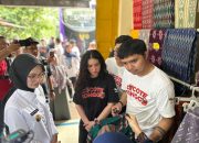 Kenalkan Potensi Kota Kediri, Mbak Wali Ajak Pemain Film Cocote Tonggo Ke Kampung Tenun Ikat Bandar Kidul