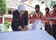 Khofifah Ziarah ke Makam Dr. Soetomo, Kobarkan Semangat Kebangkitan Nasional