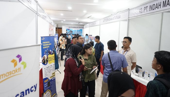 Gelar Job Fair & Edu Fair 2025, Ratusan Lowongan Siap Serap Pengangguran di Surabaya