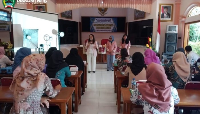 Dinas Koperasi Magetan Berikan Pelatihan UMKM Binaan Belajar Fotografi Produk