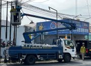 Tak Kunjung Urus Izin, Pemkab Nganjuk Tertibkan 20 Tiang Provider di Jalan Yos Sudarso Nganjuk