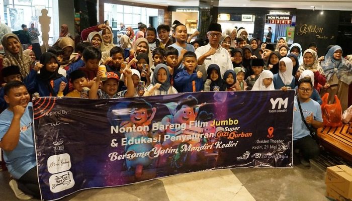 Gus Qowim dan Yatim Mandiri Ajak Anak Yatim Nobar Film Animasi Jumbo