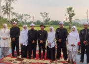 Bupati Purwakarta Om Zein Lantik Empat Kades PAW di Tengah Sawah