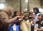 Mbak Wali dan Ning Faiqoh Berikan Paket Bantuan Pangan Kepada Balita Stunting di Kelurahan Gayam
