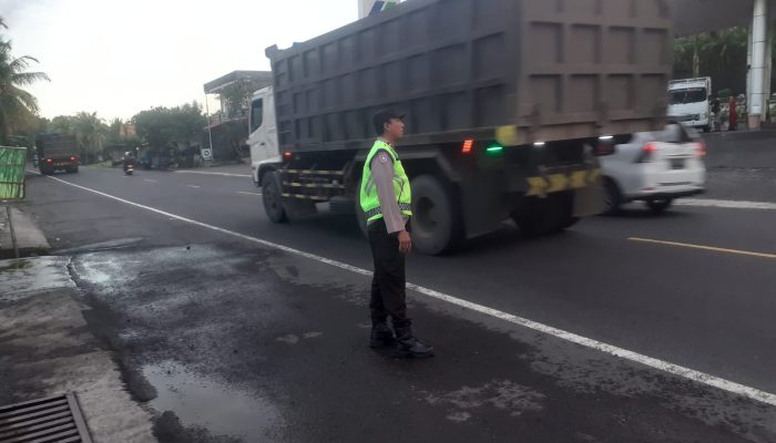 Berikan Rasa Aman Cegah Kemacetan Personel Polsek Selbar Gelar Strong Point Pagi