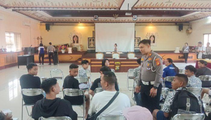 Satlantas Polresta Denpasar Berikan Pembinaan Kepada 23 Pelajar Yang Melakukan Ugal-ugalan di Jalan Raya dan Menggunakan Knalpot Brong