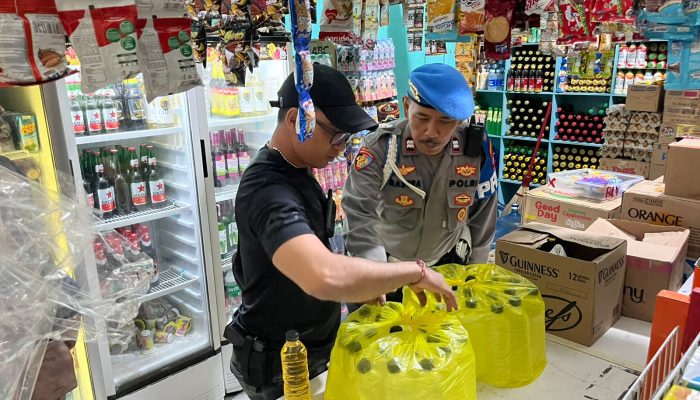 Polsek Benoa Lakukan Razia Miras Untuk Mencegah Gangguan Kamtibmas