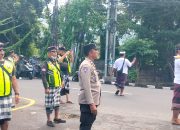 Polsek Densel: Amankan Prosesi Pengabenan Warga Banjar Batanpoh-Sanur Kaja