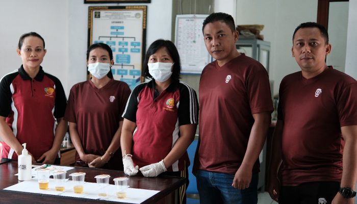 Ciptakan Lingkungan Bebas Dari Narkoba, Lapas Tabanan Gelar Tes Urine Pada Warga Binaan