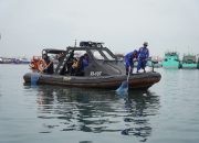 Sambut Hari Bhayangkara Ke 79, Ditpolairud Polda Bali Gelar Aksi Sapu Bersih Sampah di Laut