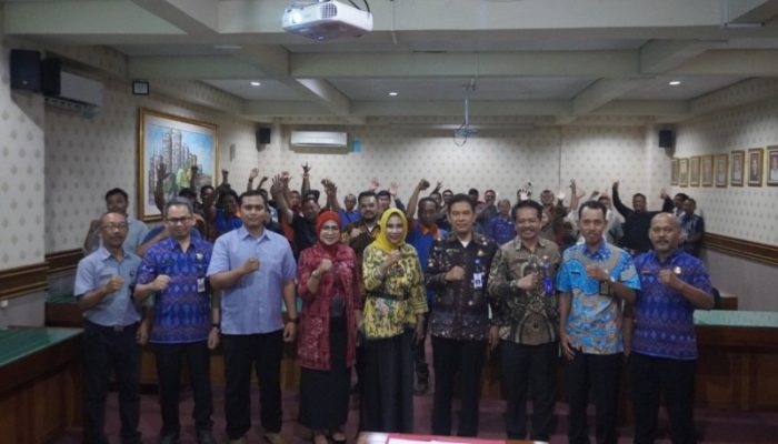 Disnakertrans Jatim Fasilitasi Penyerahan 18 Ijazah Eks Karyawan yang Ditahan PT Tedmonnindo Pratama Sentoso Sidoarjo
