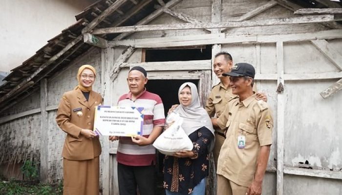 Tinjau Rumah Penerima Bansos Rehabilitasi RTLH, Mbak Wali Harapkan Kualitas Hidup Masyarakat Meningkat