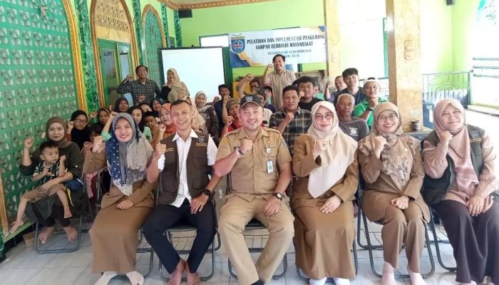 Warga RW 09 Kemiri Muka Diedukasi Pengelolaan Sampah Berbasis Masyarakat