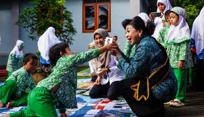 Bunda Literasi Salatiga Gelar Safari Literasi di TK IT Nidaul Hikmah, Ajak Anak-Anak Gemar Membaca