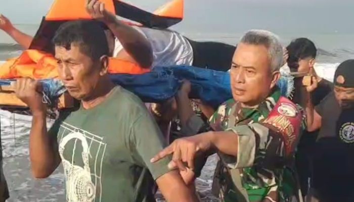 Sinergi TNI-Polri-Tim SAR: Kodim 1617/Jembrana Kerahkan 80 Prajurit Evakuasi Korban Tenggelamnya KMP TPJ di Selat Bali