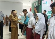 Wali Kota Kediri Menyerahkan Ijazah Kesetaraan Bagi Pelajar PKBM