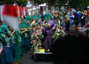 Delegasi APEKSI Naik Becak Susuri Jalan Dhoho Kota Kediri, Disambut Keramahan Warga