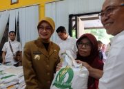 Mbak Wali Tinjau Penyaluran Bantuan Pangan Cadangan Beras Pemerintah di Kelurahan Tamanan