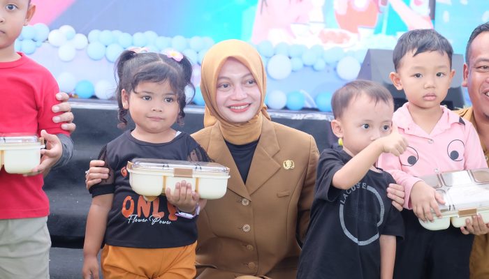 Dukung Gerakan Eliminasi Stunting, Mbak Wali Hadiri Gerakan Makan Bersama Balita Kaya Protein Hewani