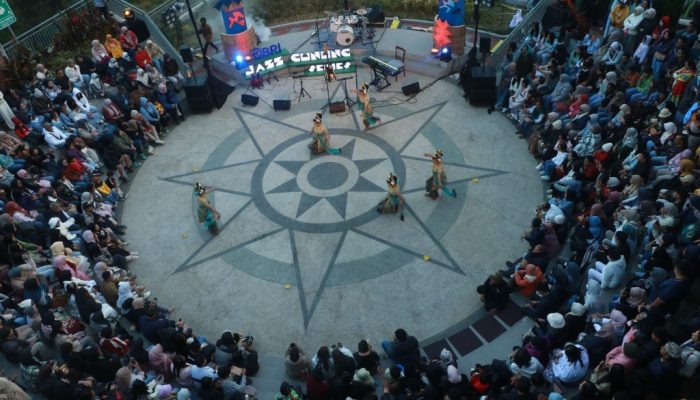 Bromo Sunset Music and Culture di Seruni Point Kian Diminati Wisatawan