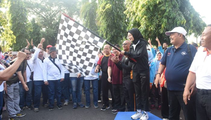 Berangkatkan Jalan Sehat, Mbak Wali Harapkan Pelajar Bisa Olahraga Tiap Hari